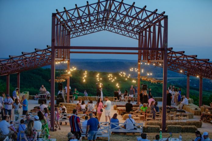 hill-and-valey hill and valey farm concert jazz