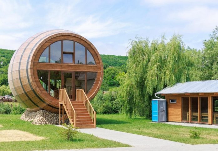 butoi-scoreni-straseni cel mai mare butoi din tara scoreni straseni