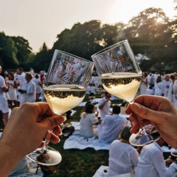 vin-petrecere-soiree petrecere soiree blanche cu vin