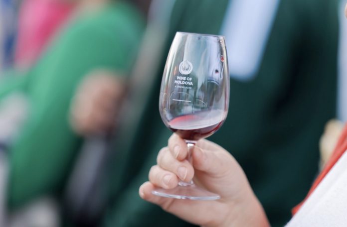 vinul-moldovei pahar cu vin
