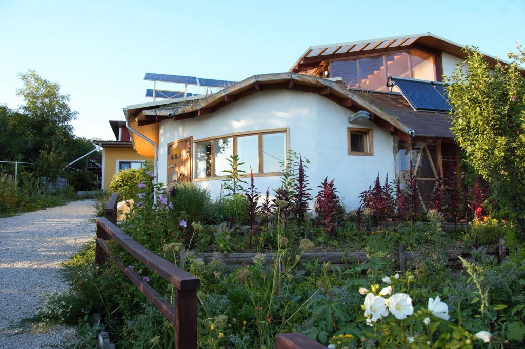 eco village riscova curte