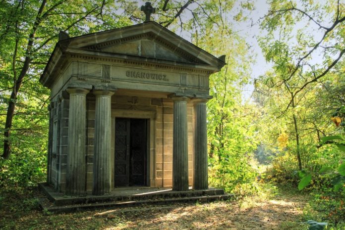 vila-mandac-parc cavoul conacul mandac