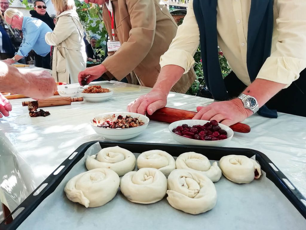 casa de sub stanca trebujeni agropensiune experiente culinare