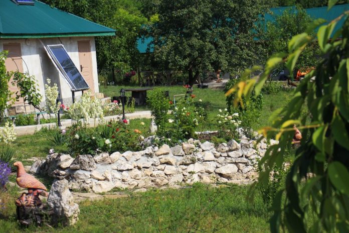 hanul-cu-noroc pensiunea eco turistica hanul cu noroc Costești stinca