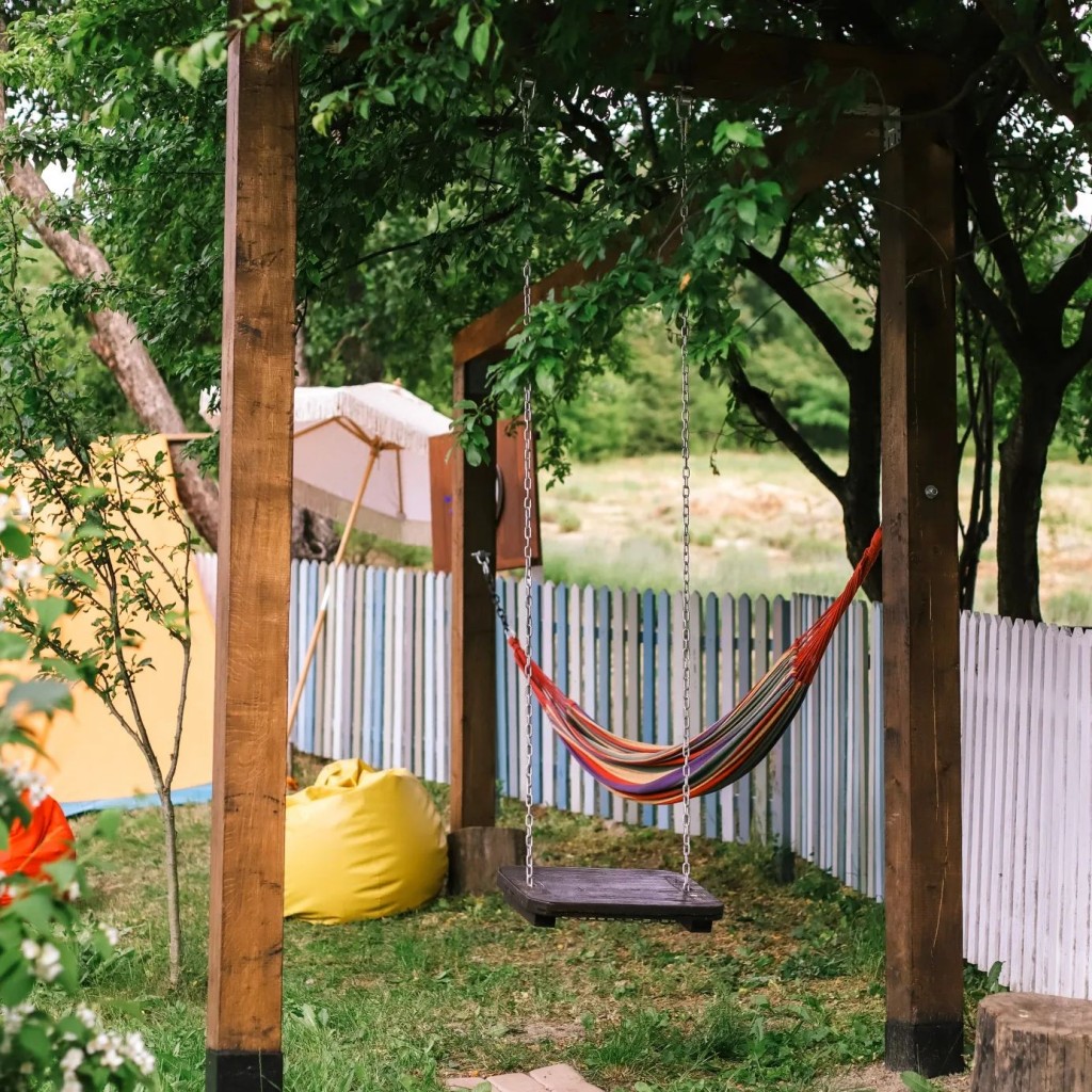 hamac ograda cu salcami casa de vacanta raciula