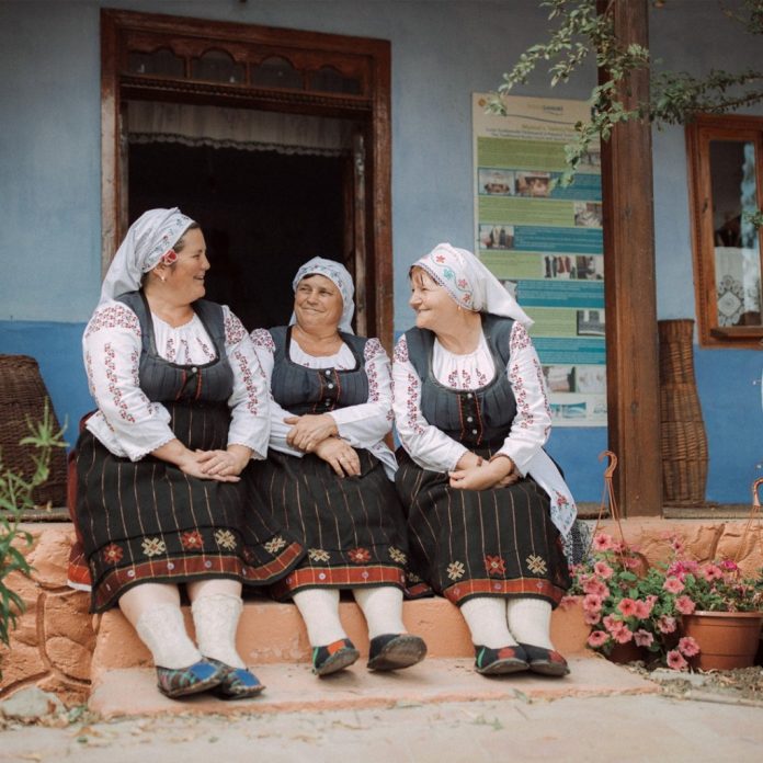 ziua-femeilor-de la sate ziua femeilor din mediu rural sarbatorita pe 15 octombrie