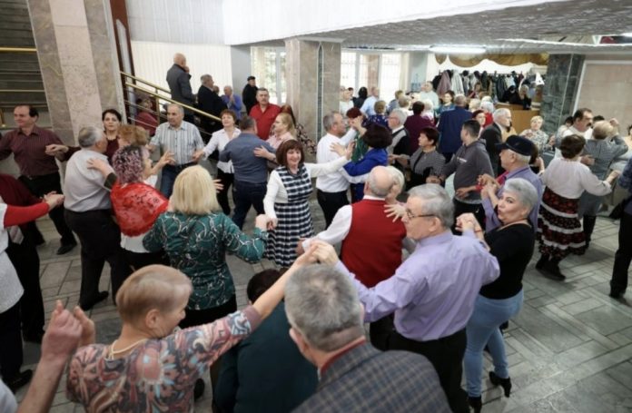 pensionari-dansuri seniorii