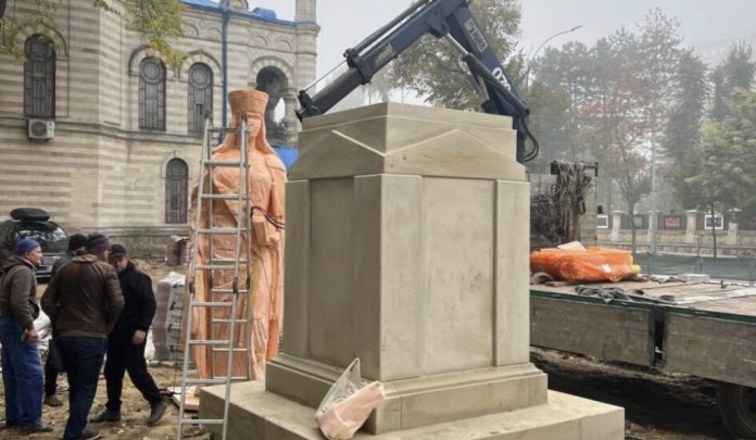 regina-maria-statuie statuia reginei maria