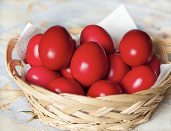 oua-rosii vopsea oua