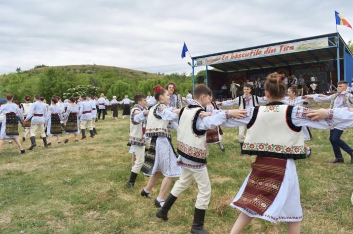 tira-festival festivalul bascutelor