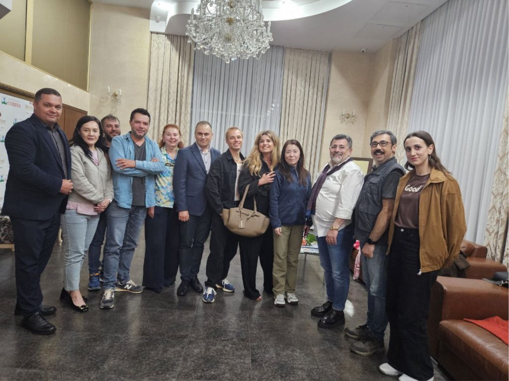 organizat cu sprijin international