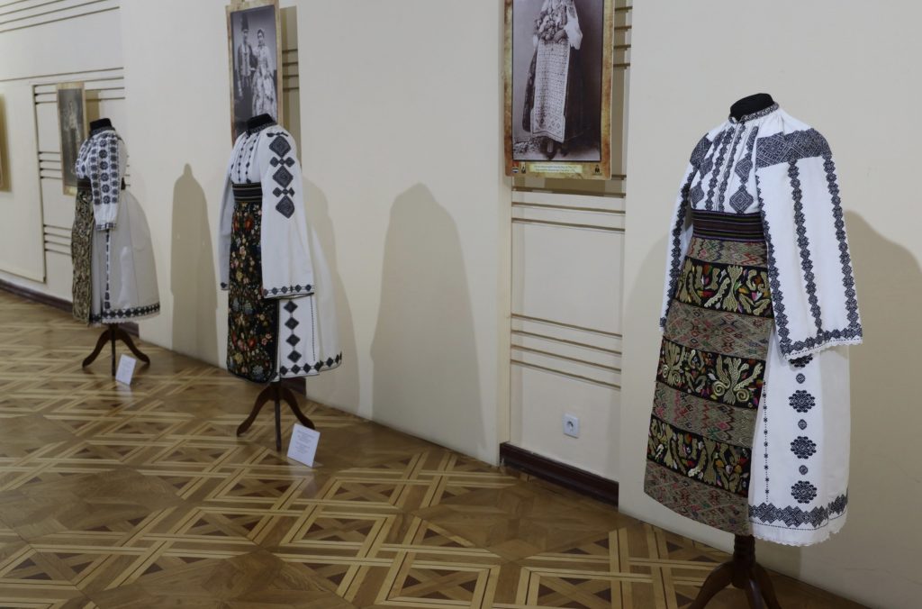 expozitie costume banatene
