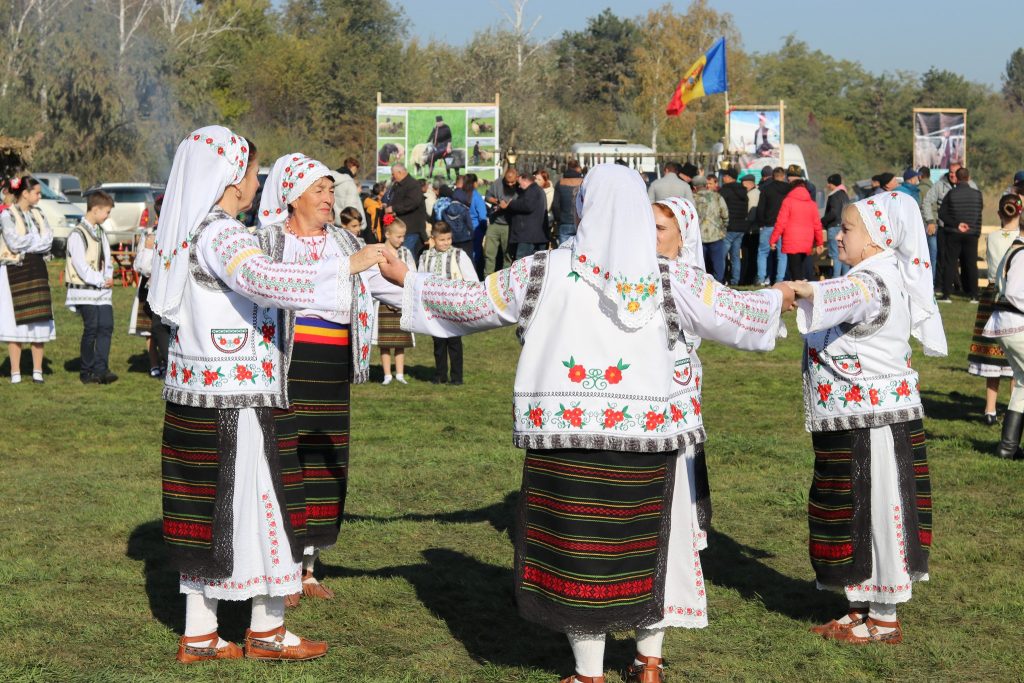 festivalul miorita laie laie bucalaie