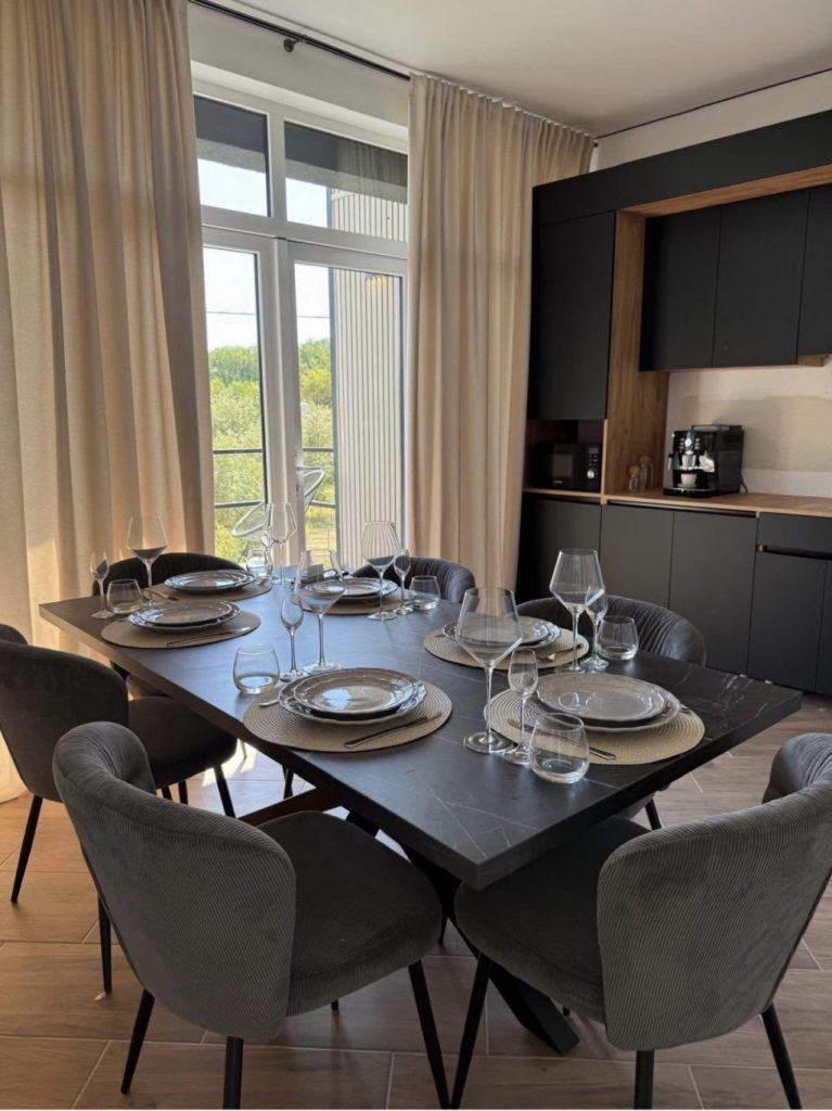 cazare la trei frati