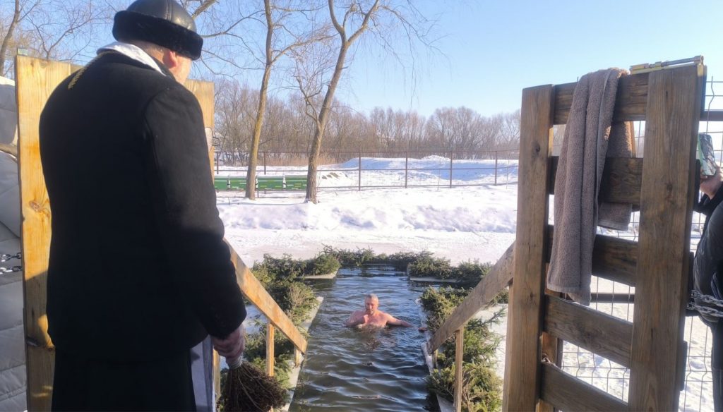 traditia scaldatului boboteaza