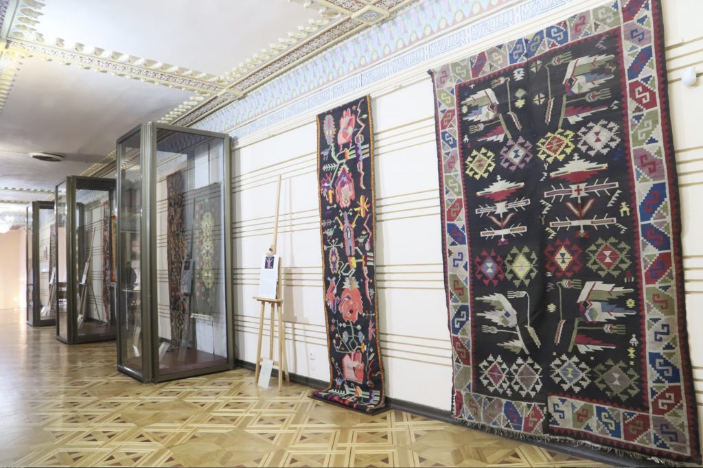 expozitie covoare basarabene