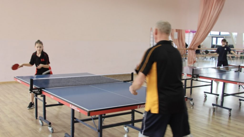 tenis de masa causeni