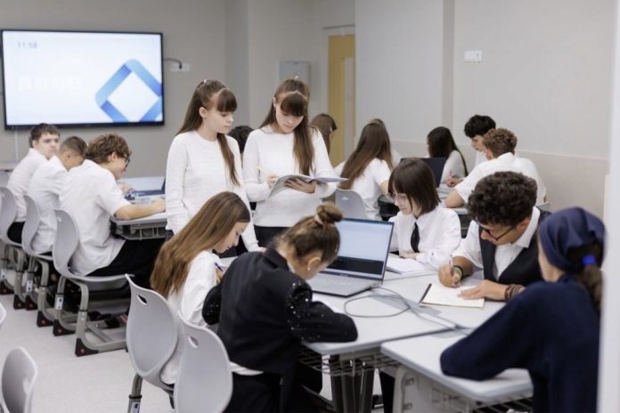 elevi matematica si fizica senzori Arduino